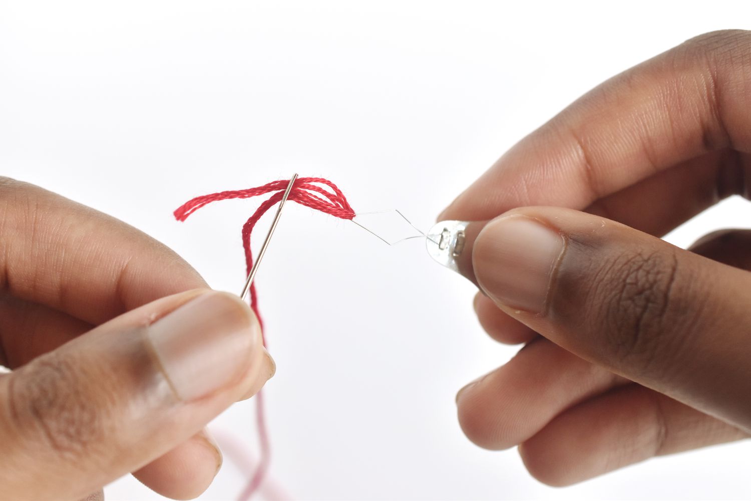 How to Thread a Needle: Expert Techniques Perfected Over 20 Years